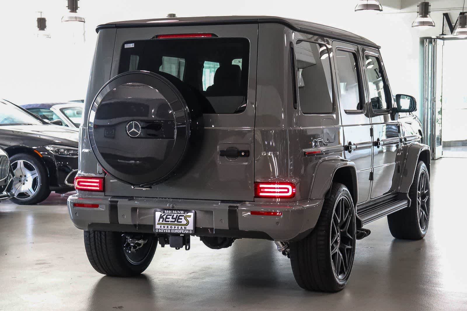 New 2027 MANUFAKTUR Arabian Grey Non- Metallic Mercedes-Benz AMG® G 63 image 4