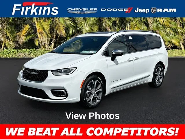2026 Chrysler Pacifica Pinnacle's photo