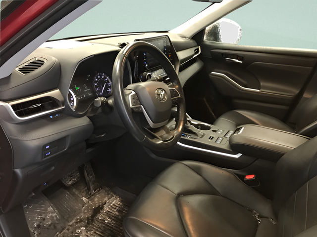 2022 Toyota Highlander XLE - Photo 11