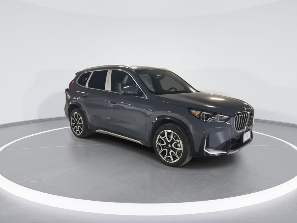 Used 2026  BMW xDrive28i image 2
