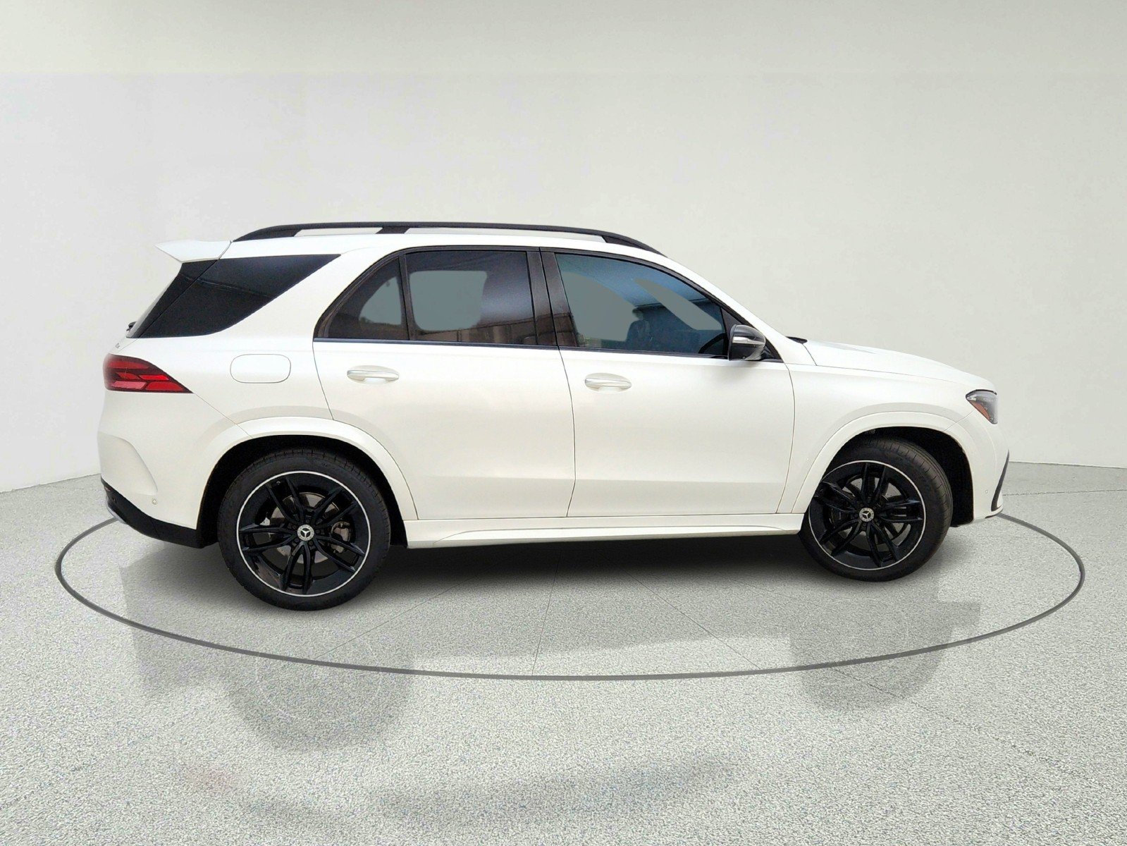 Certified Used 2024 MANUFAKTUR Diamond White Metallic Mercedes-Benz GLE 450 image 13