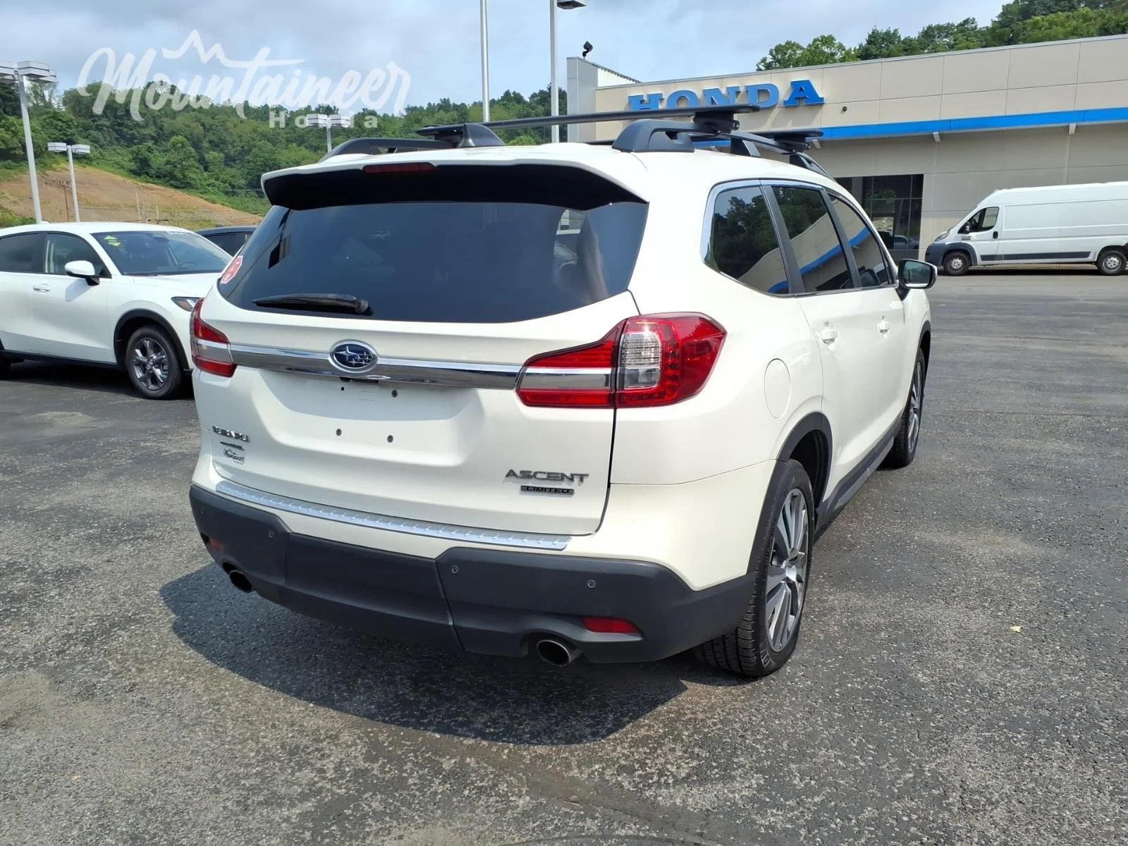 Used 2022 Crystal White Pearl Subaru Limited image 6