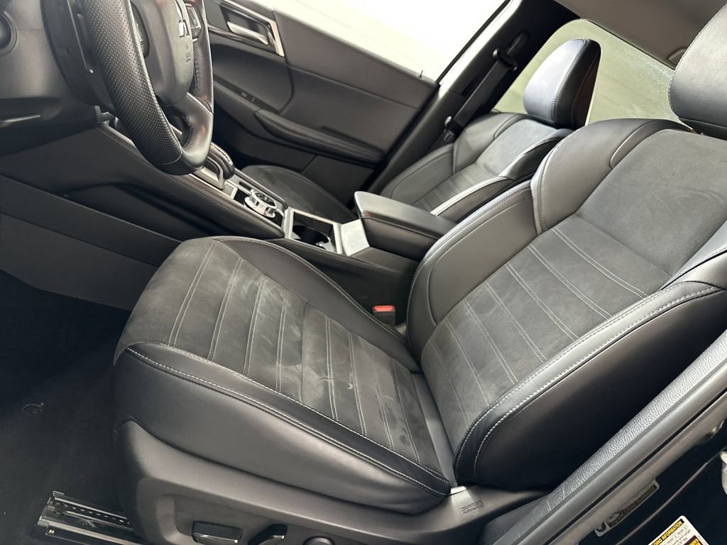 2024 Mitsubishi Outlander SE - Photo 11