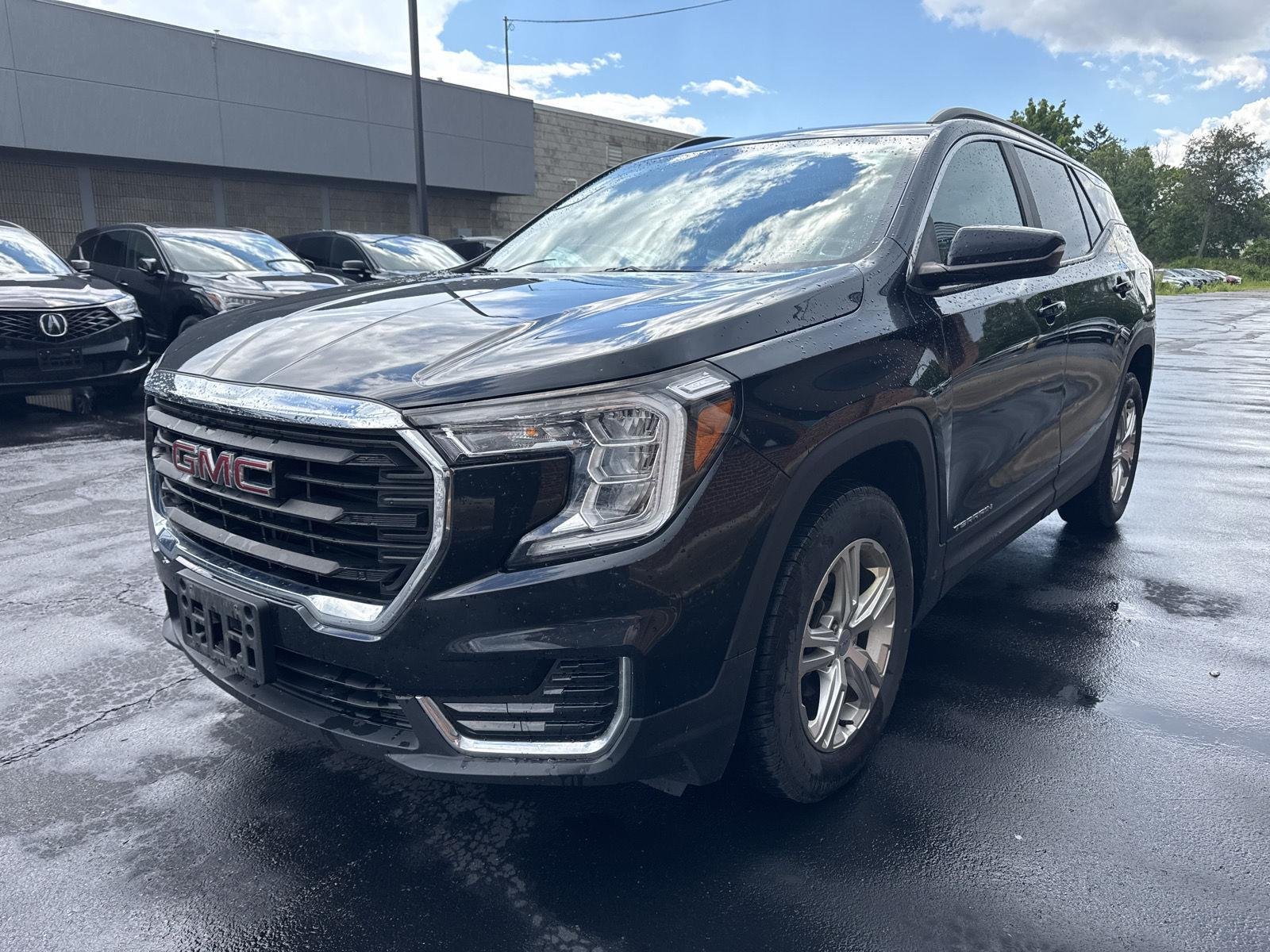 Used 2022 Ebony Twilight Metallic GMC SLE image 3