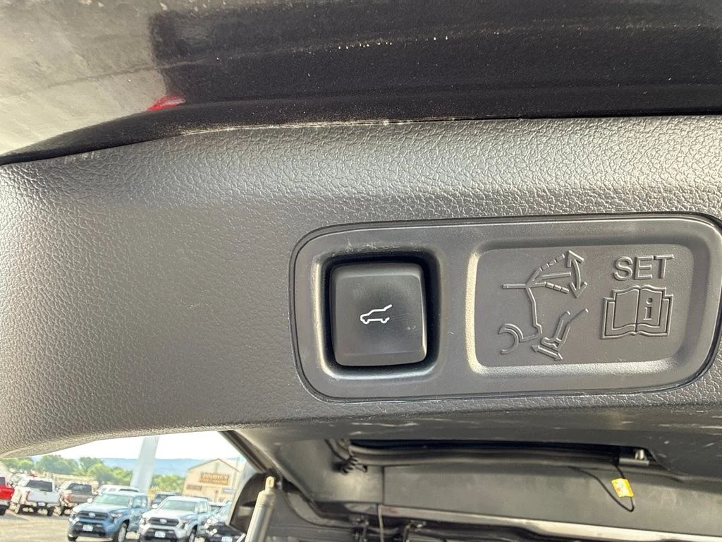 Used 2024 Gray Metallic Ford XLT image 11