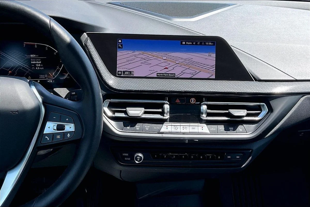 Used 2024  BMW xDrive image 9