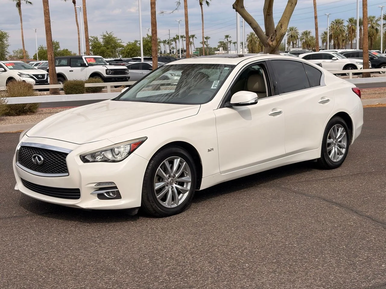 Used 2016 Majestic White INFINITI 3.0t Premium image 1