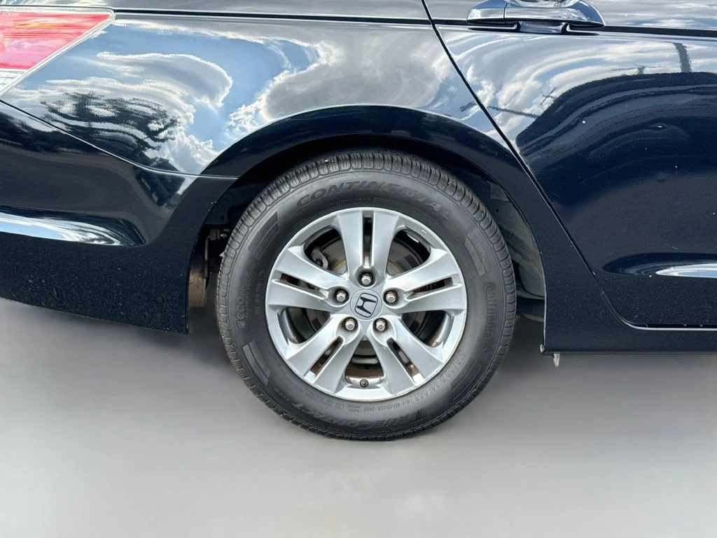 Used 2011 Crystal Black Pearl Honda SE image 25