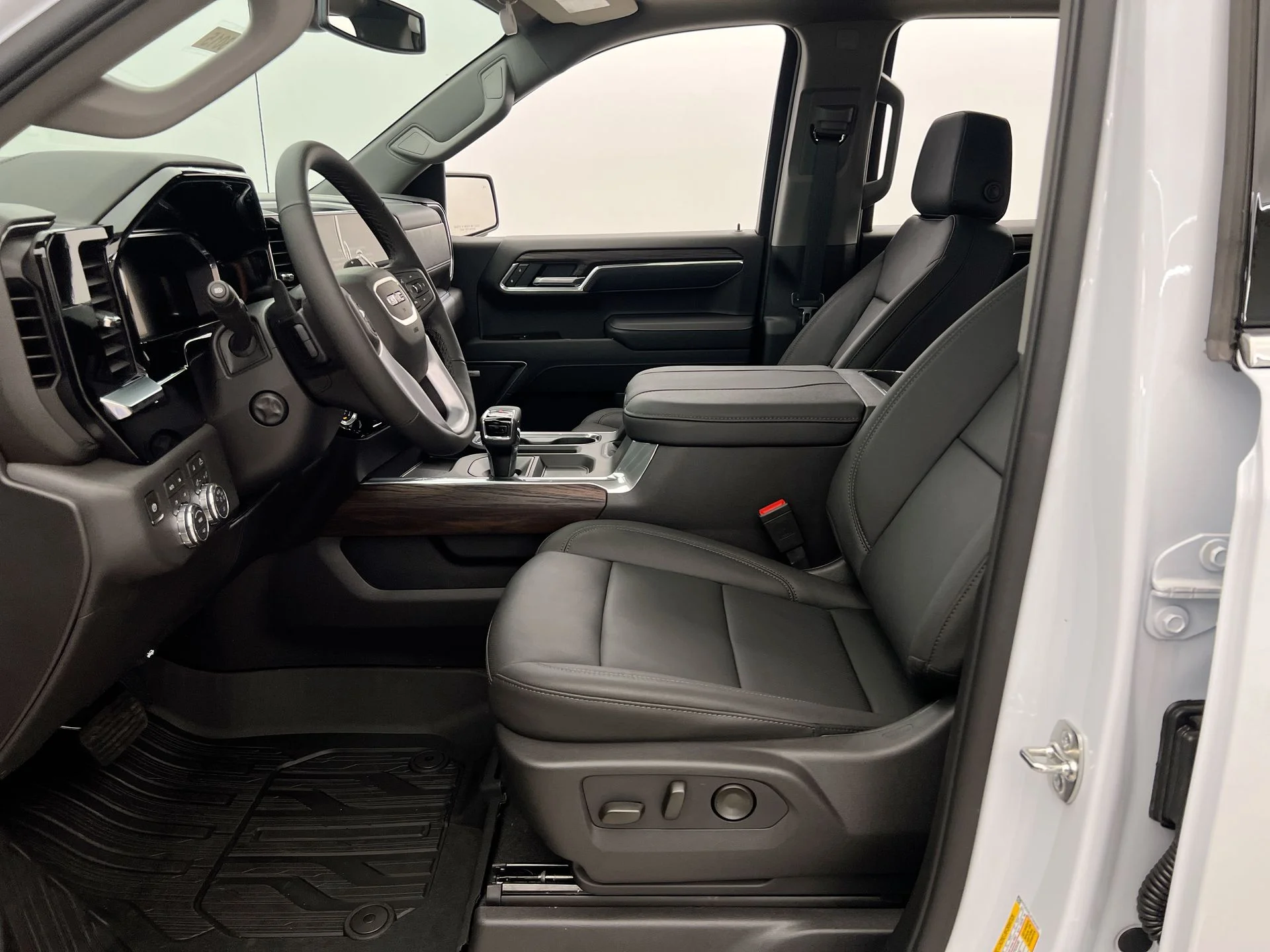 2026 GMC Sierra 1500 SLT - Photo 39