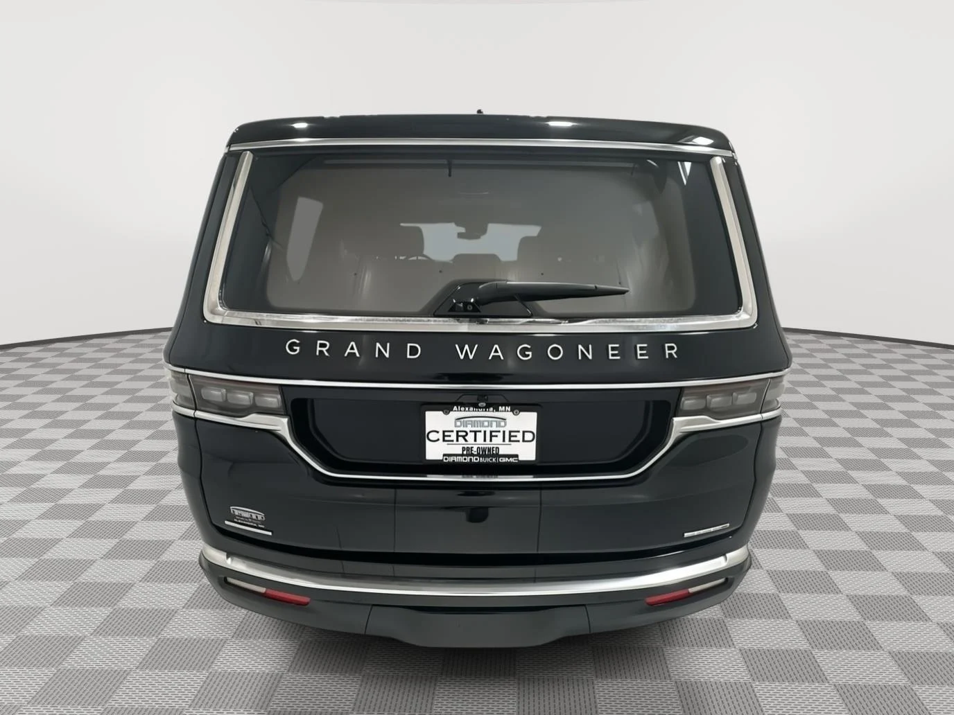 Used 2022 Diamond Black Crystal Pearl Jeep Series III image 4