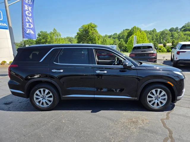 Used 2025 Black Hyundai SEL image 9