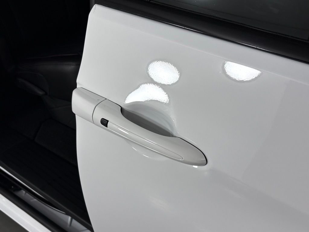 New 2027 Bright White Clear-Coat Exterior Paint Chrysler Select image 12
