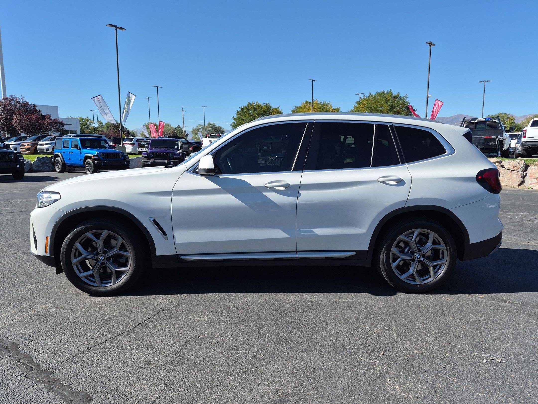 Used 2022 White BMW xDrive30i image 9