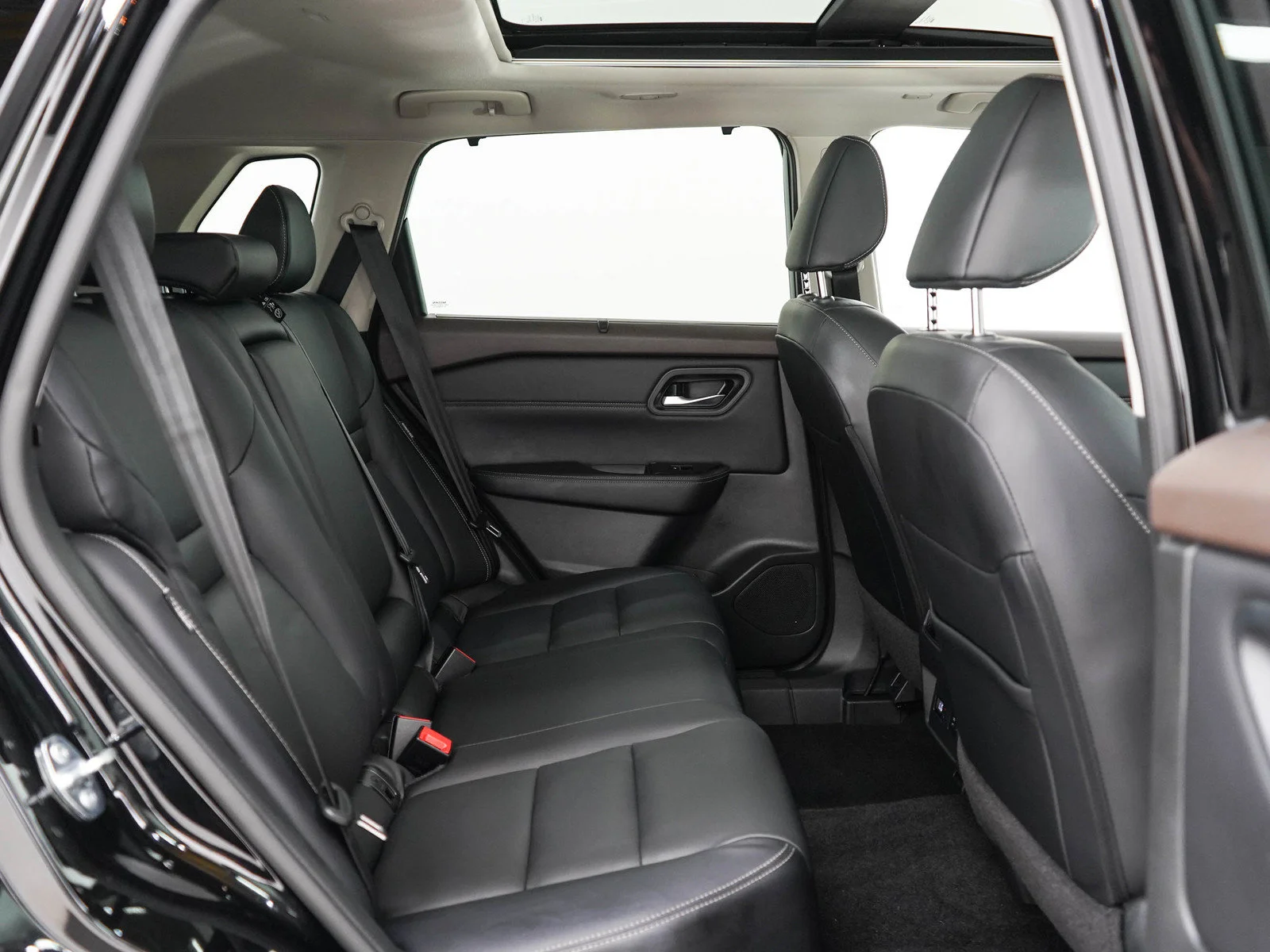 Used 2023 Super Black Nissan SL image 12