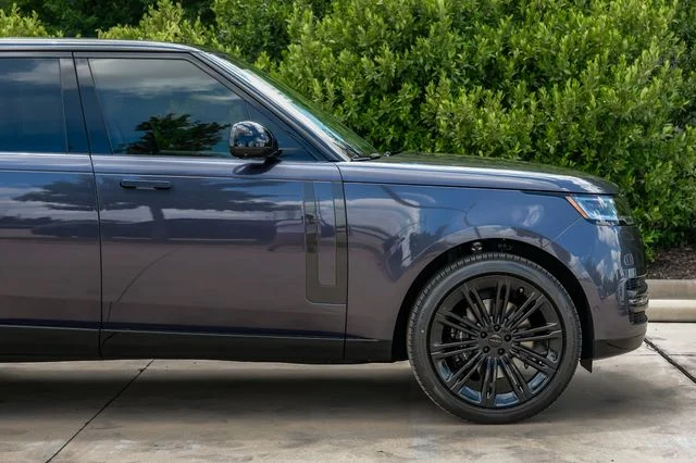 New 2026 Amethyst Grey Purple in Gloss finish Land Rover SE image 9