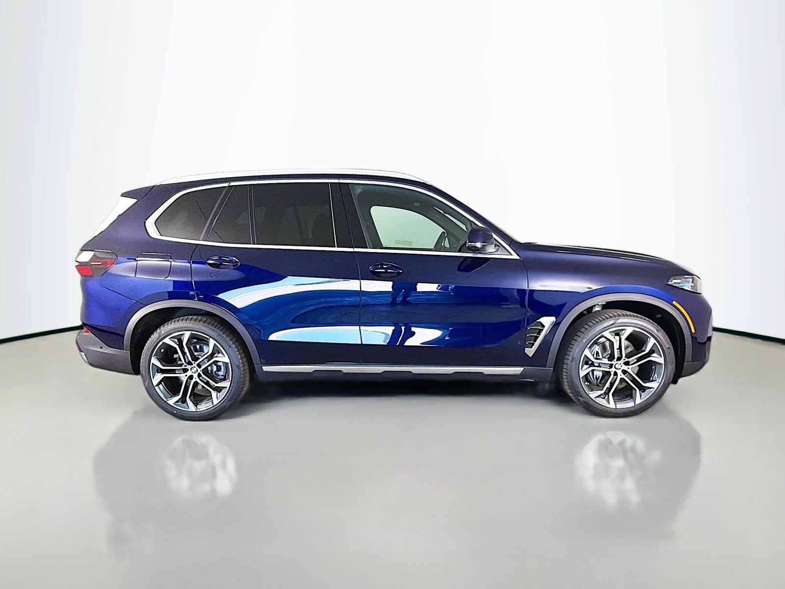 New 2026 Tanzanite Blue II Metallic BMW sDrive40i image 8