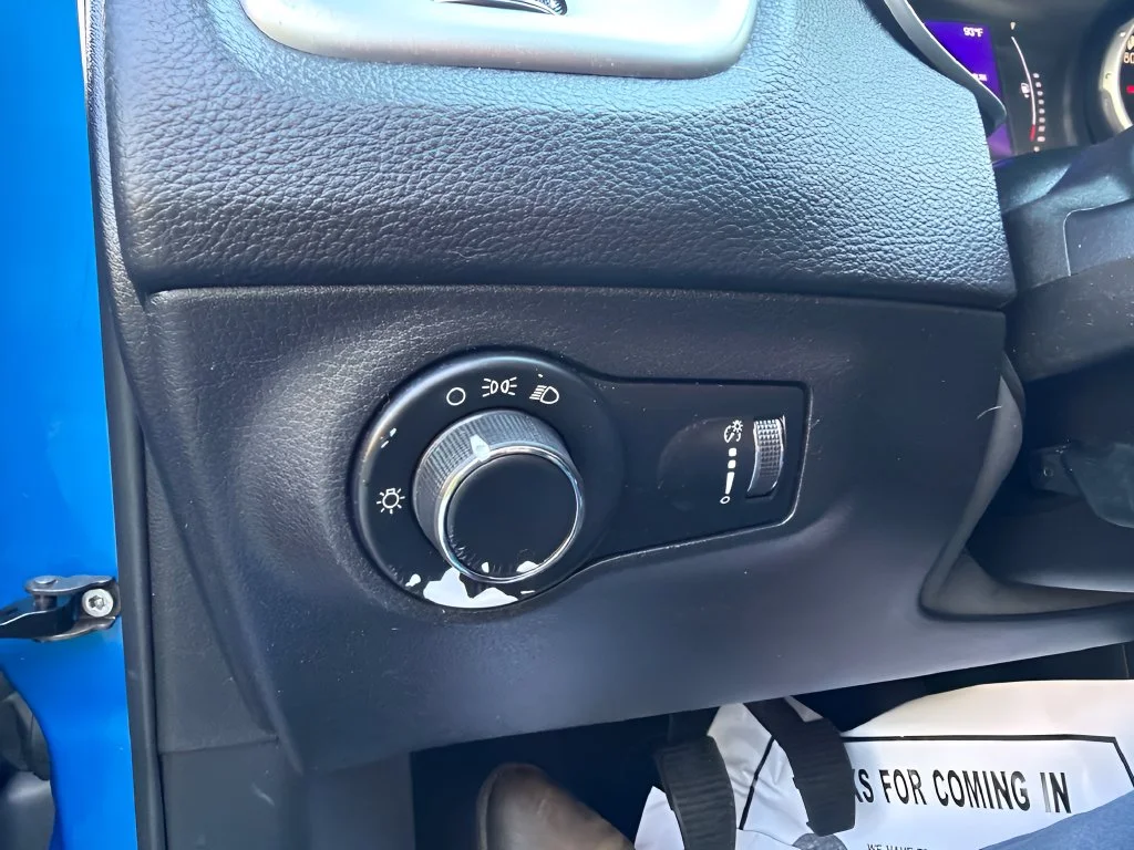 Used 2018 Laser Blue Pearlcoat Jeep Sport image 12