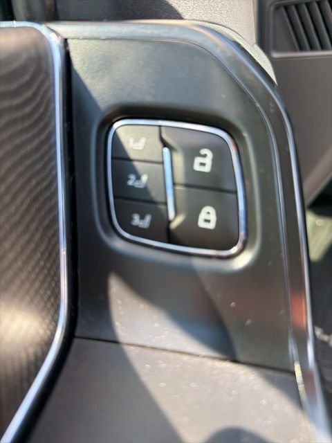 Used 2022 Silver Ford Platinum image 14