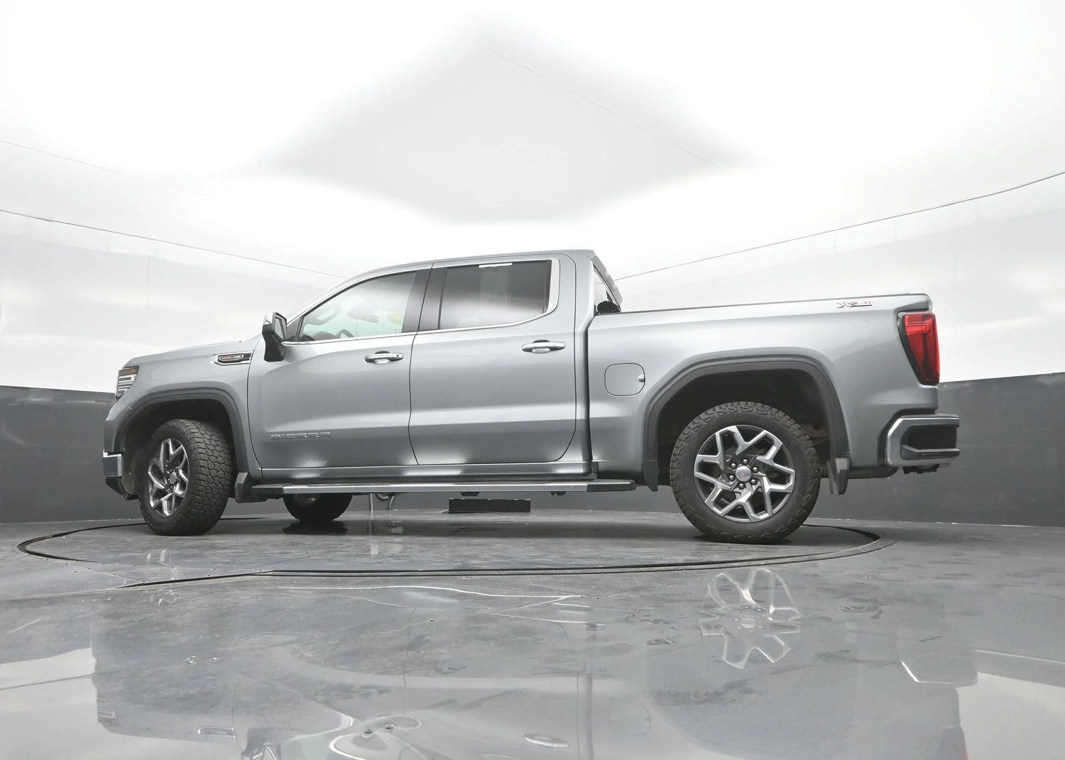 Used 2023 SILVER                    GMC  image 40