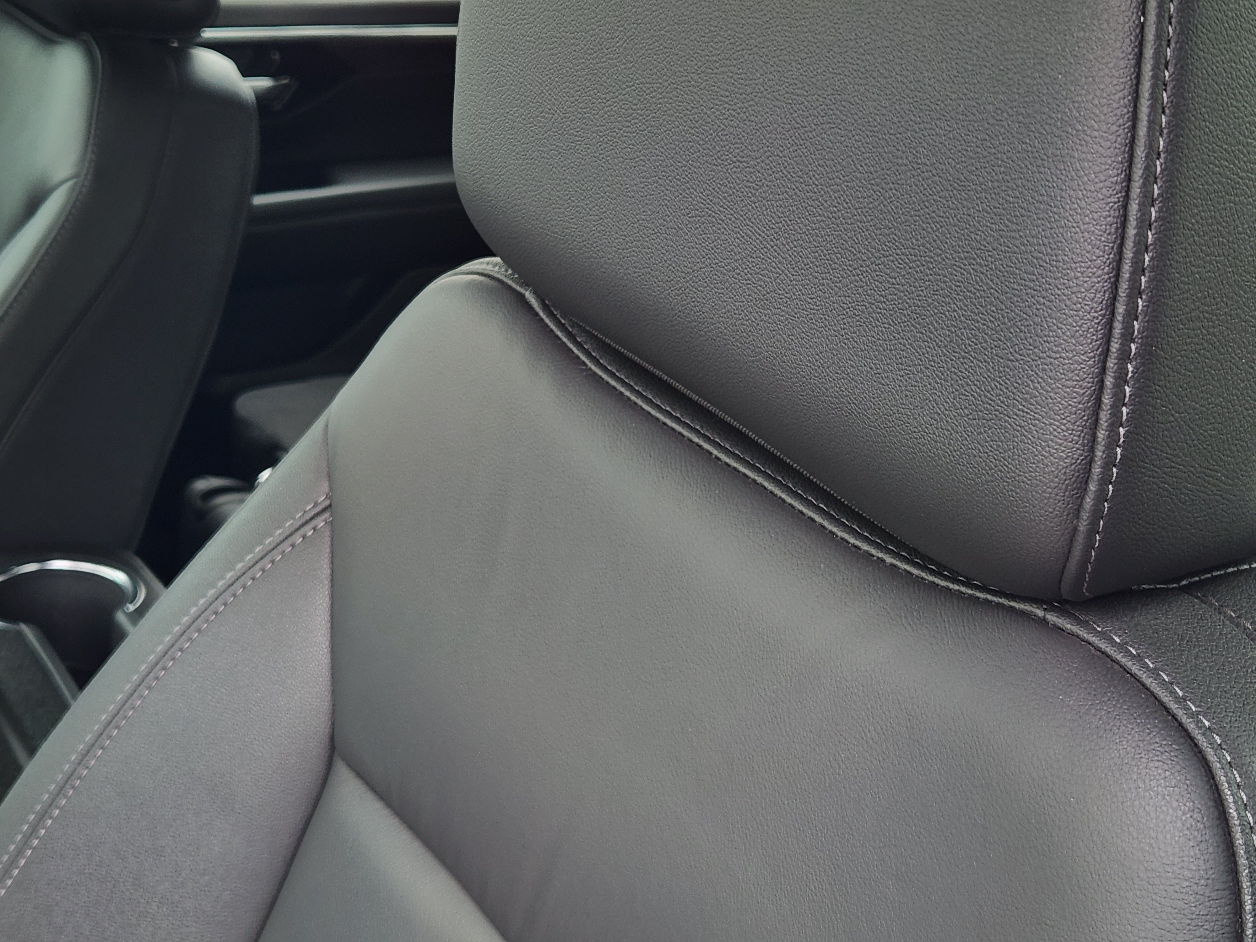 Used 2025 Summit White Chevrolet LT image 17