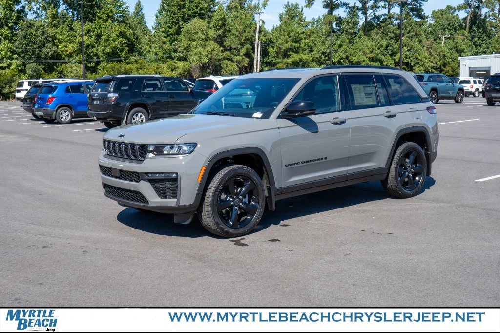 New 2027 Sting-Gray Clear-Coat Paint Jeep Limited image 2