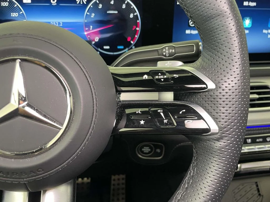 Used 2025 Black Mercedes-Benz GLS 580 image 35