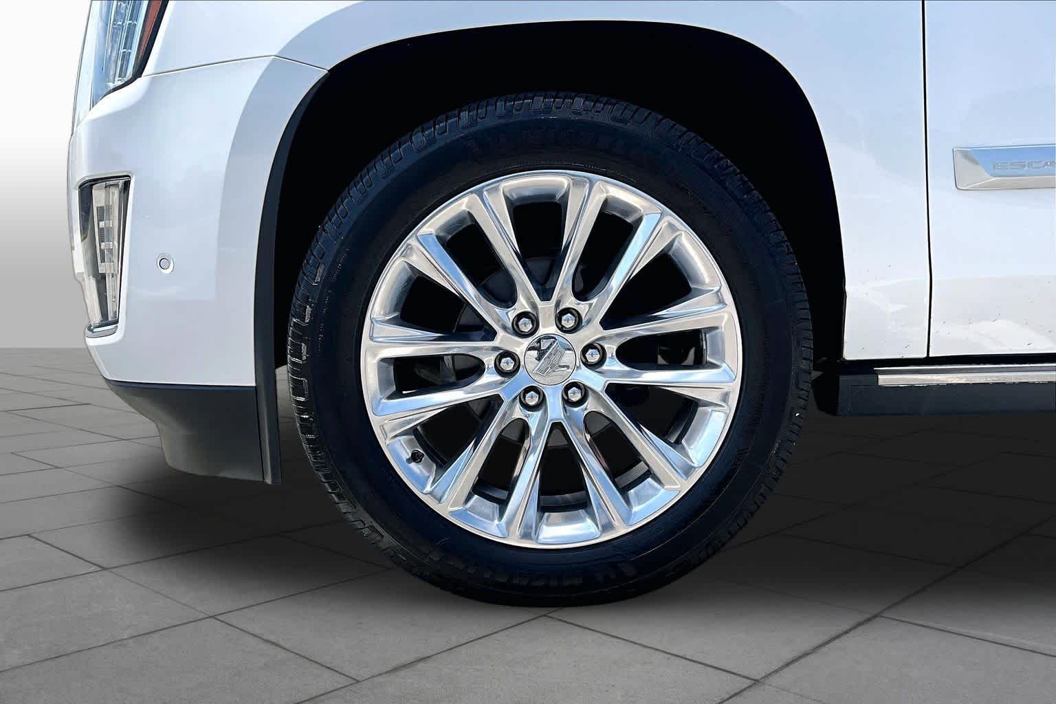 Used 2020 Crystal White Tricoat Cadillac Platinum image 11