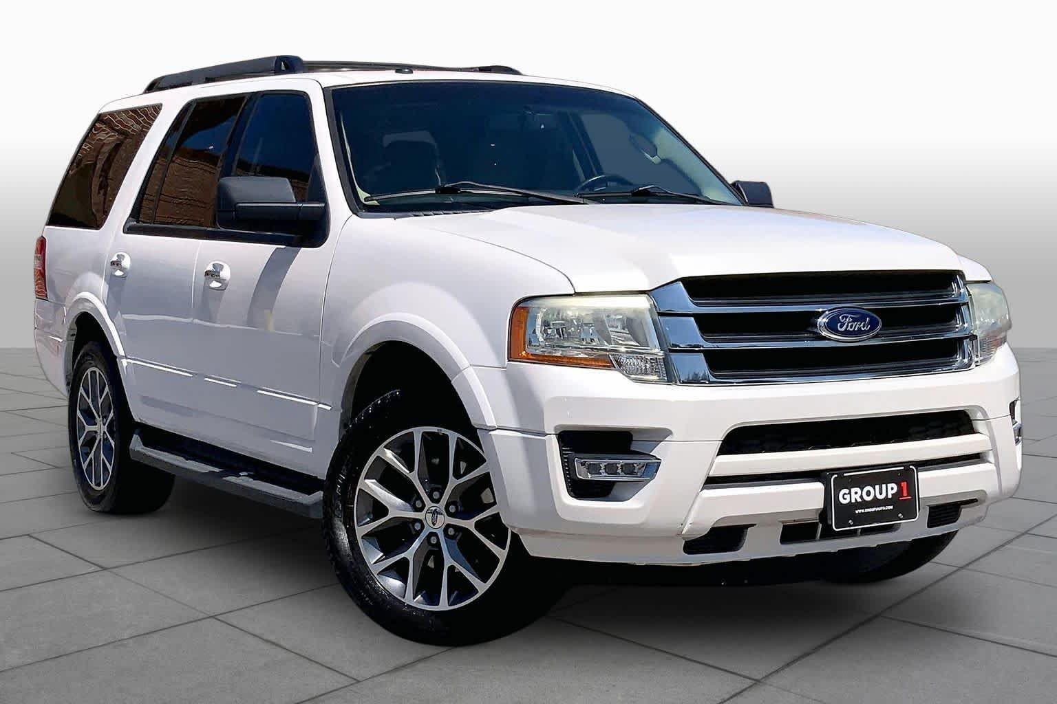 Used 2017 White Platinum Metallic Tri-Coat Ford XLT image 3