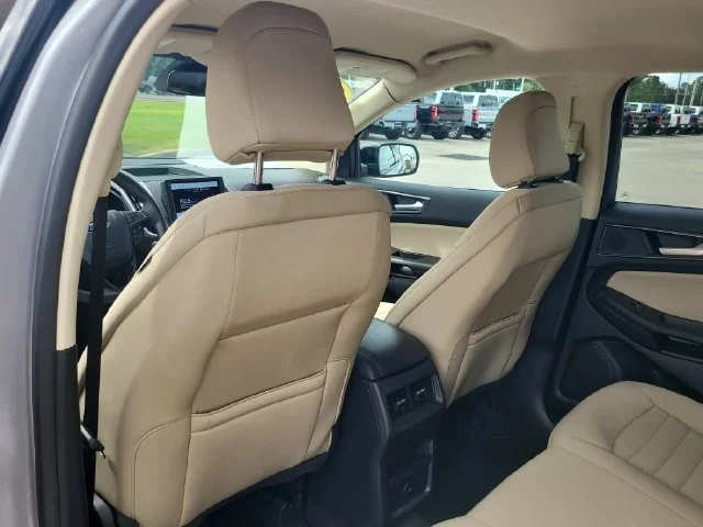 Used 2024 Silver Ford SE image 12