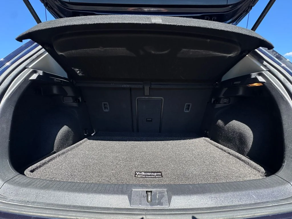 Used 2016 Night Blue Metallic Volkswagen TSI SE 4-Door image 10