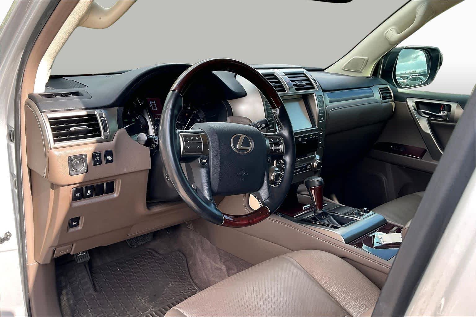 Used 2018 Silver Lining Metallic Lexus Premium image 17