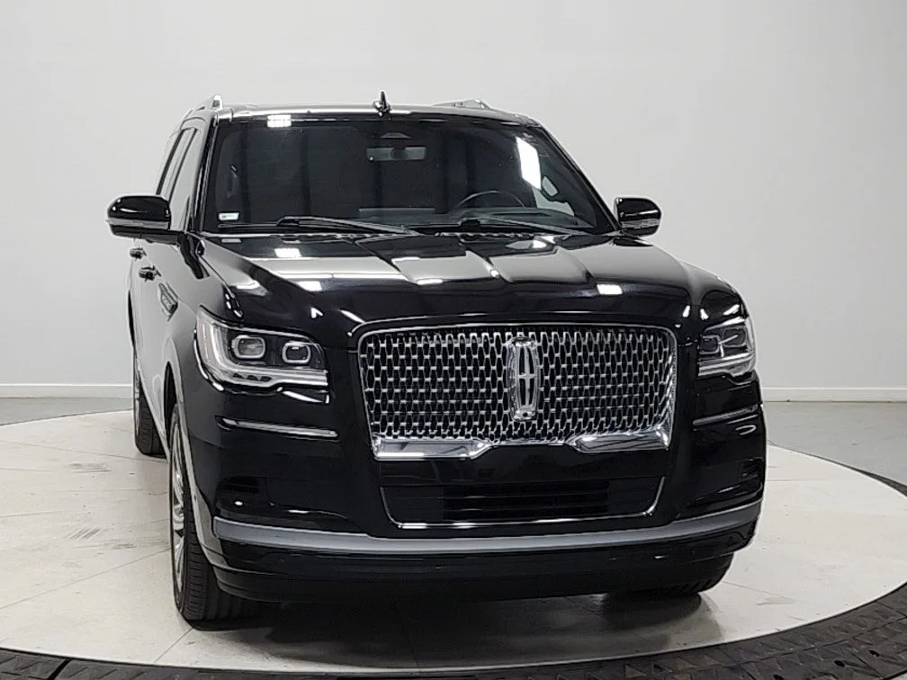 Used 2024 Infinite Black Metallic Lincoln Reserve image 2
