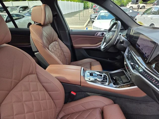 Used 2025 Black Sapphire Metallic BMW xDrive40i image 28