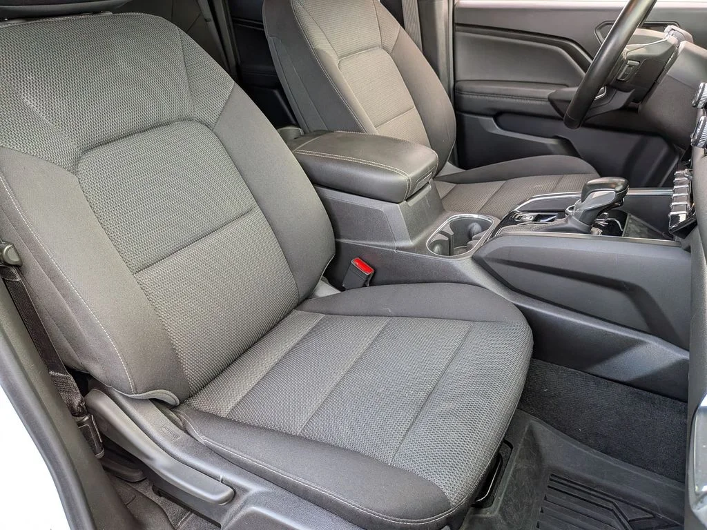 Used 2023 White GMC Elevation image 23