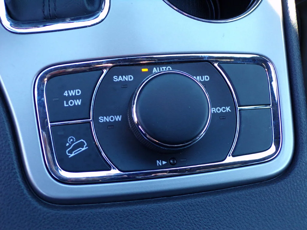 Used 2022 Gray Jeep Laredo X image 24