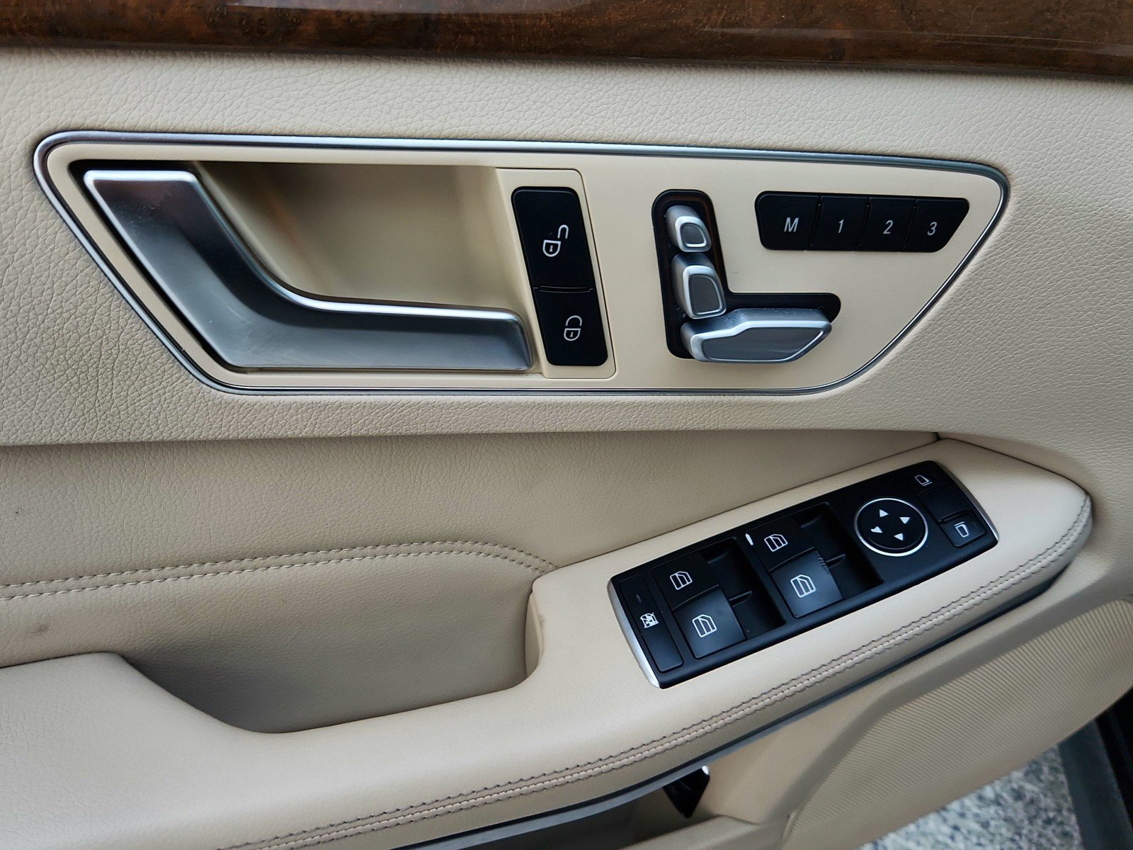 Used 2014 Black Mercedes-Benz E 350 Sport image 25