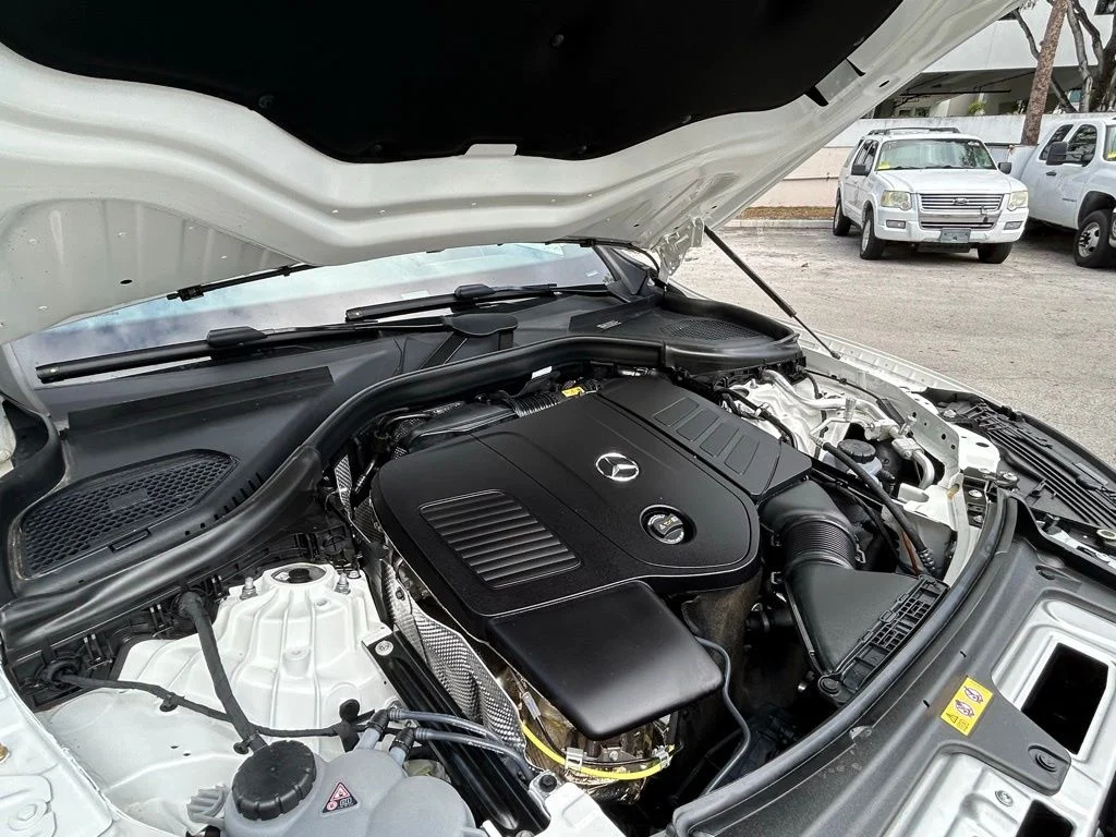 Used 2025  Mercedes-Benz GLC 300 image 29