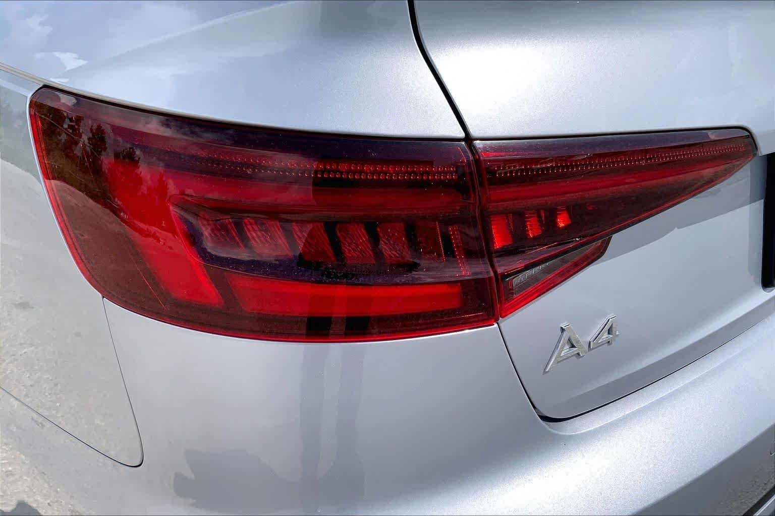 Used 2019 Florett Silver Metallic Audi Titanium Premium image 28