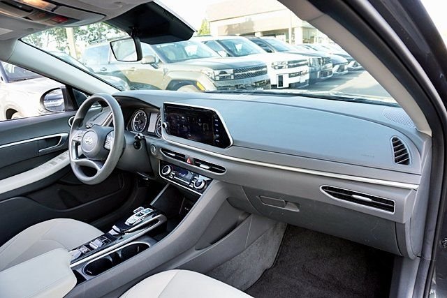 Used 2023 Gray Hyundai SEL image 9