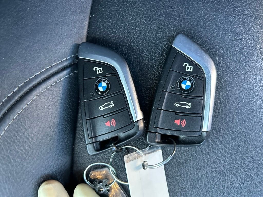 Used 2018 Silver BMW xDrive28i image 29