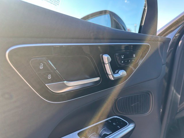 New 2027 Graphite Grey Metallic Mercedes-Benz GLC 300 image 13