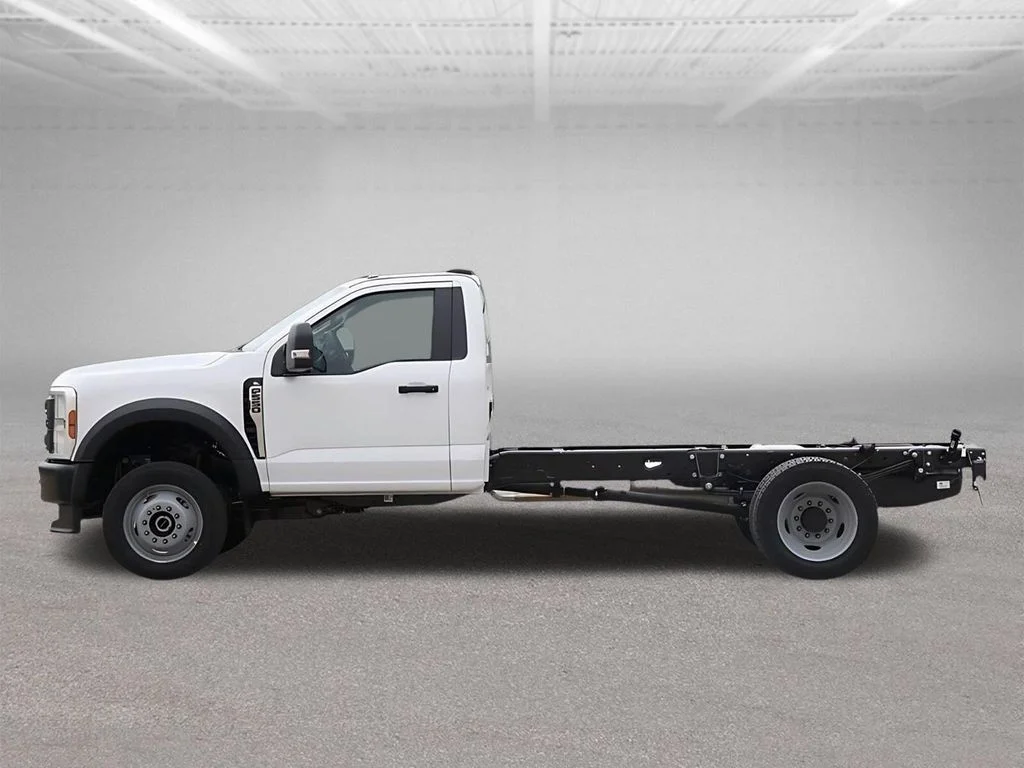 New 2025 Oxford White Ford F-550® XL image 5