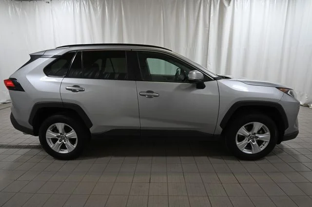 Used 2021 Silver Toyota XLE image 13