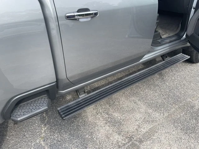 Used 2025 Sterling Metallic GMC Denali image 4
