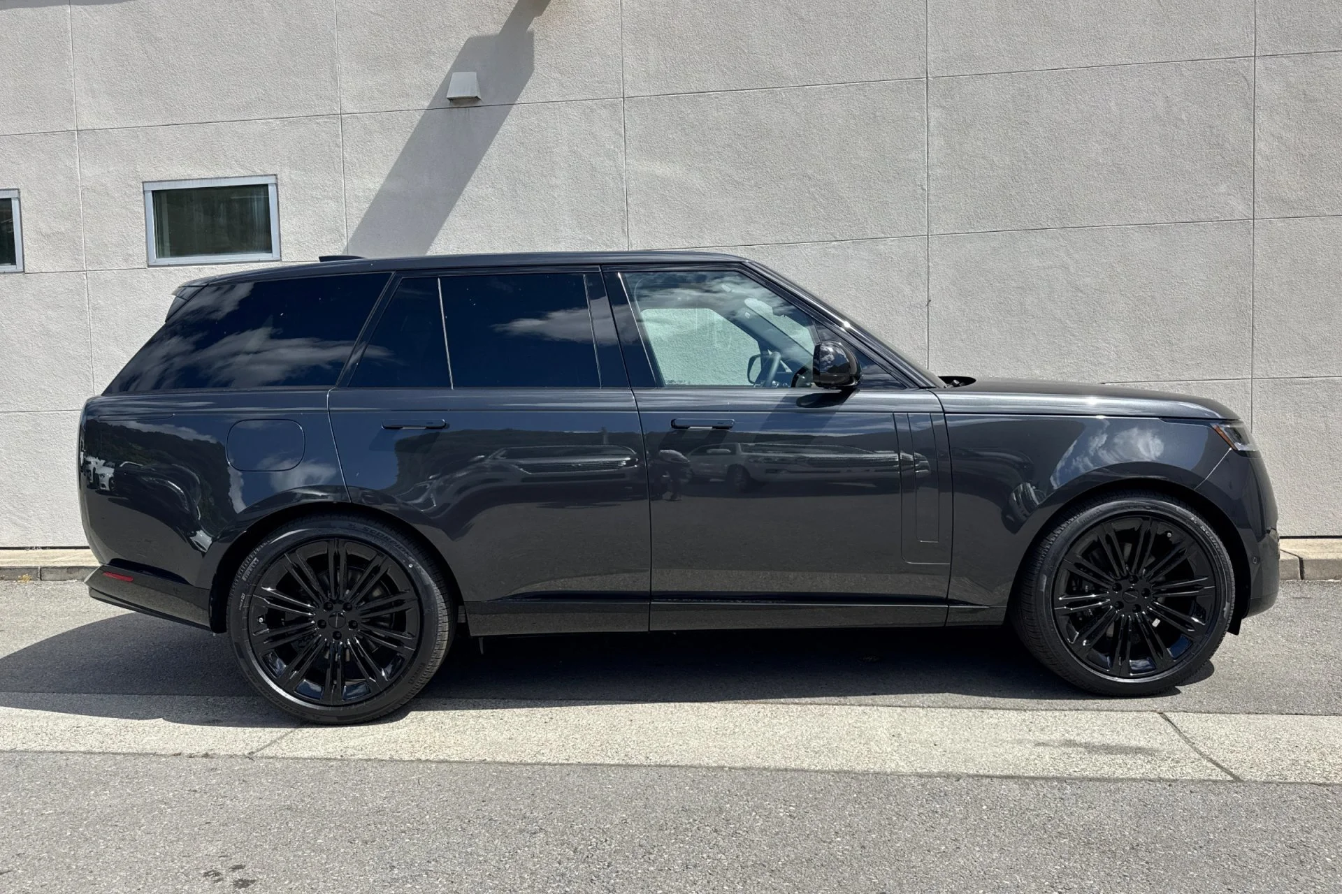 New 2026 Carpathian Grey Land Rover SE image 8