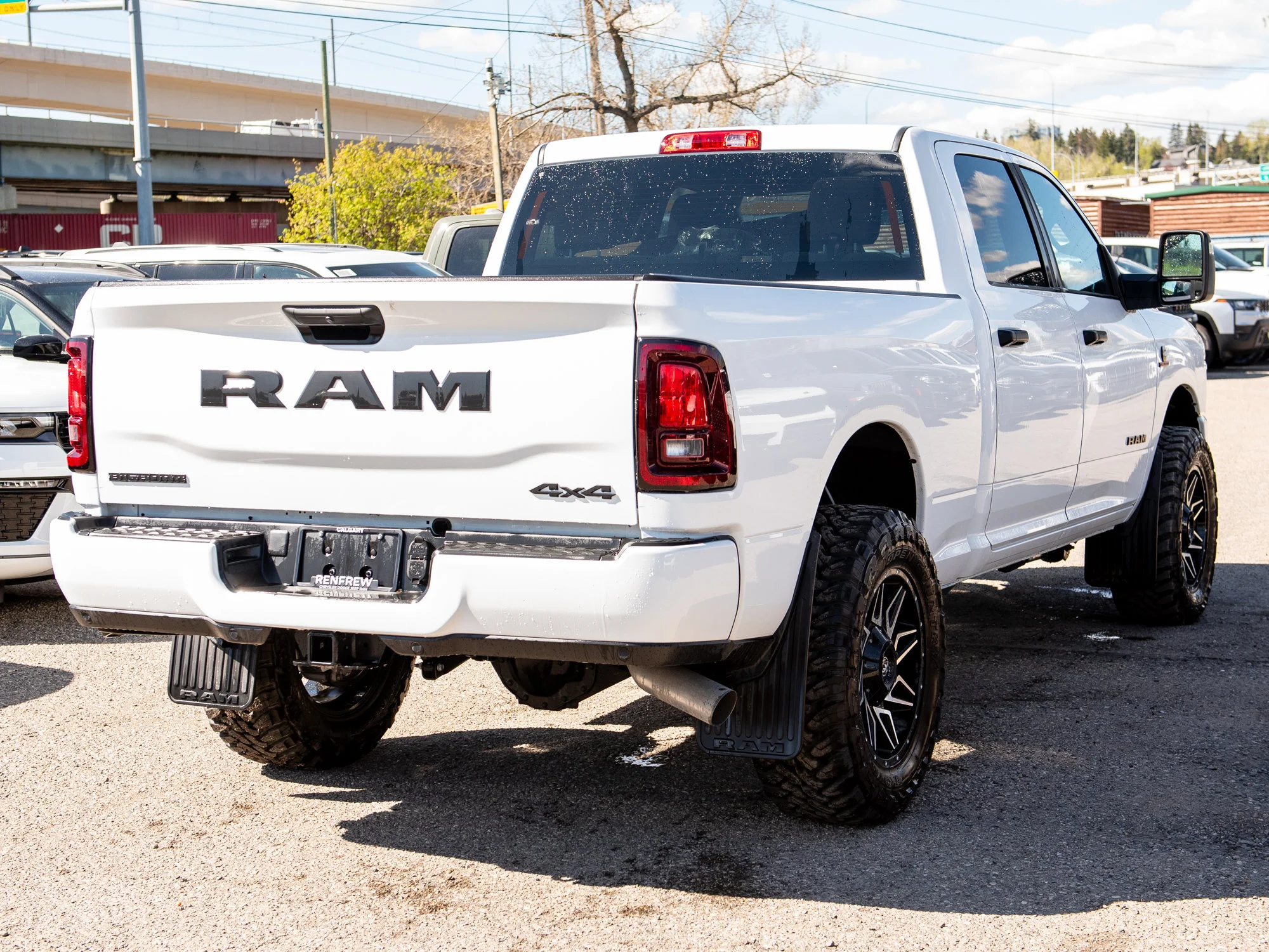 New 2026 White RAM Big Horn*, 35 Inch Tires, 20 Inch Toyos image 7