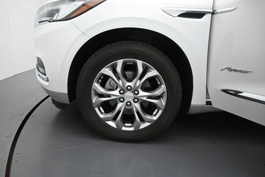 Used 2019 Includes Satin Nickel lower exterior accent color.) Buick Avenir image 6
