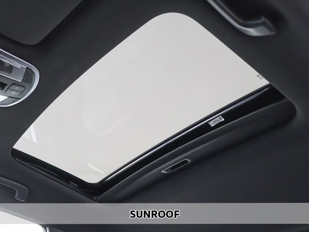 Used 2019 Silver Hyundai Sport image 3