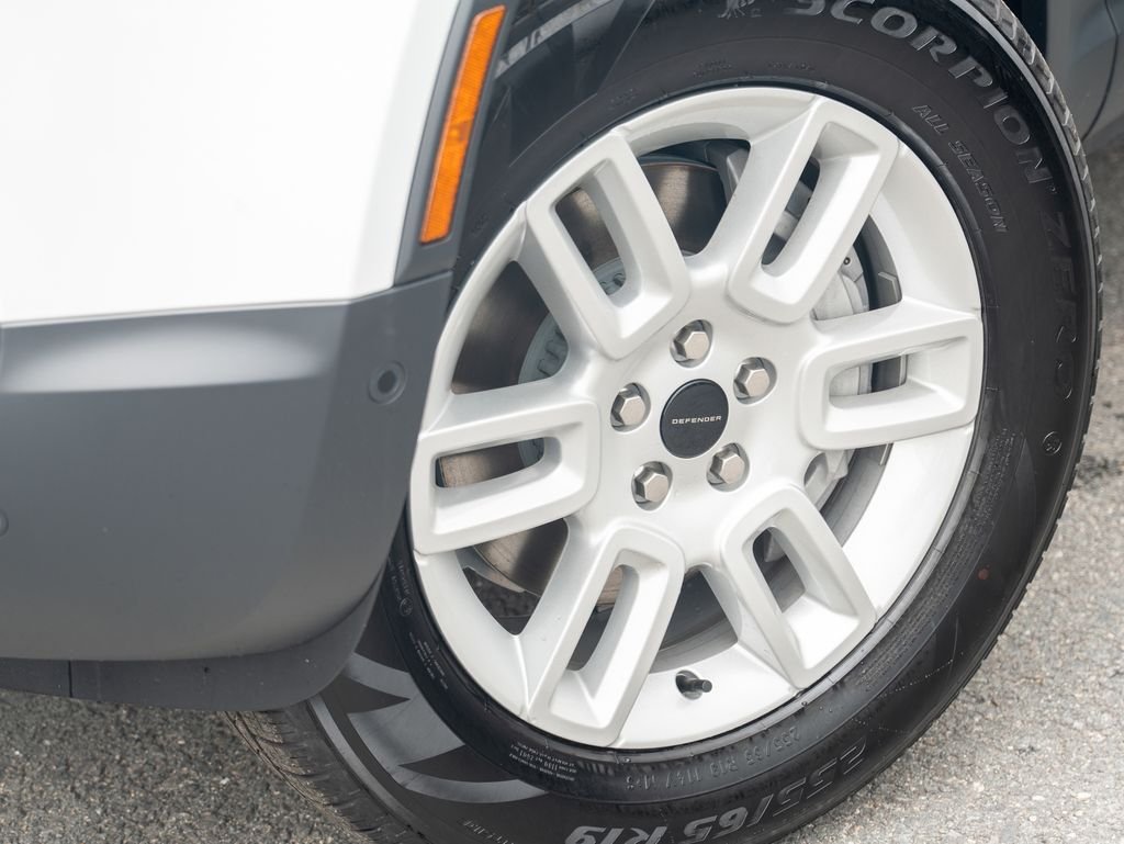 New 2026 Fuji White Land Rover S image 9