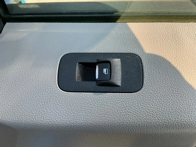 Used 2019 Blue Metallic Ford XL image 27